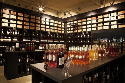 Display units have an echo of black lacquered Chinoiserie.